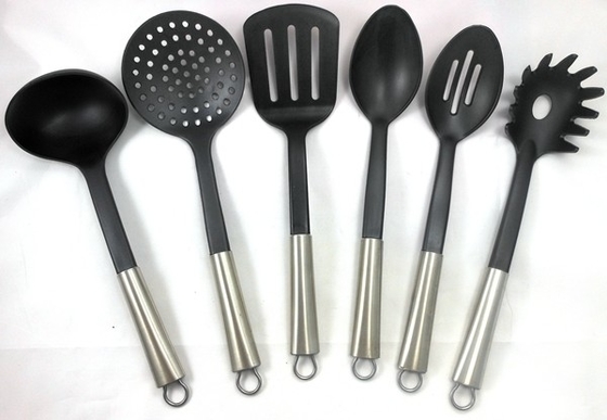 Maßgeschneiderte Küchenzubehör für hochwertige Utensilien