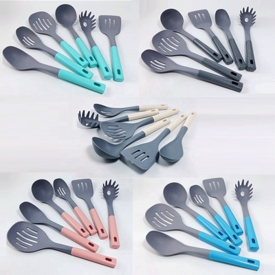 Farbenfrohe Küchenutensilien für nachhaltiges und umweltfreundliches Kochen